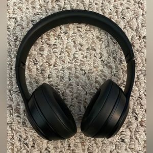 Black wireless Beat headphones